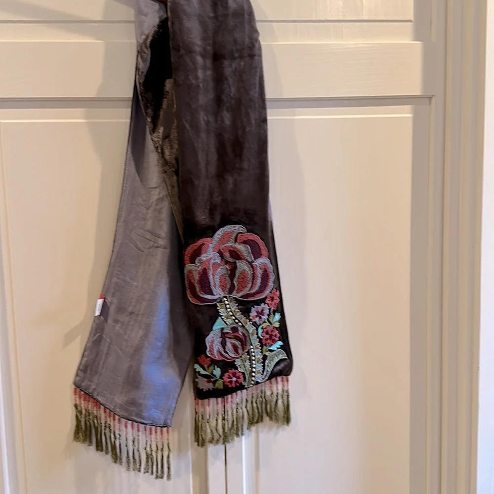 Chan Luu velvet silk embroidered beaded neck scarf taupe brown - Picture 6 of 8